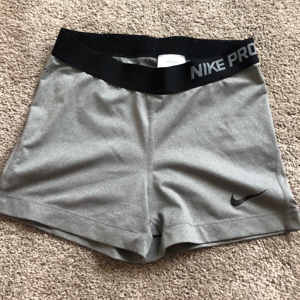 LIKE NEW STEEL GRAY NIKE PRO SHORTS